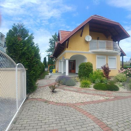 Vitorlas Villa, Emelet Balatonlelle Extérieur photo